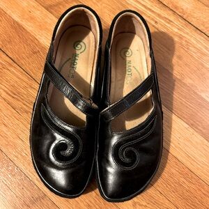 Naot Matai Black Madras Leather/Black Suede EU 40 (US Women's 9.5) M